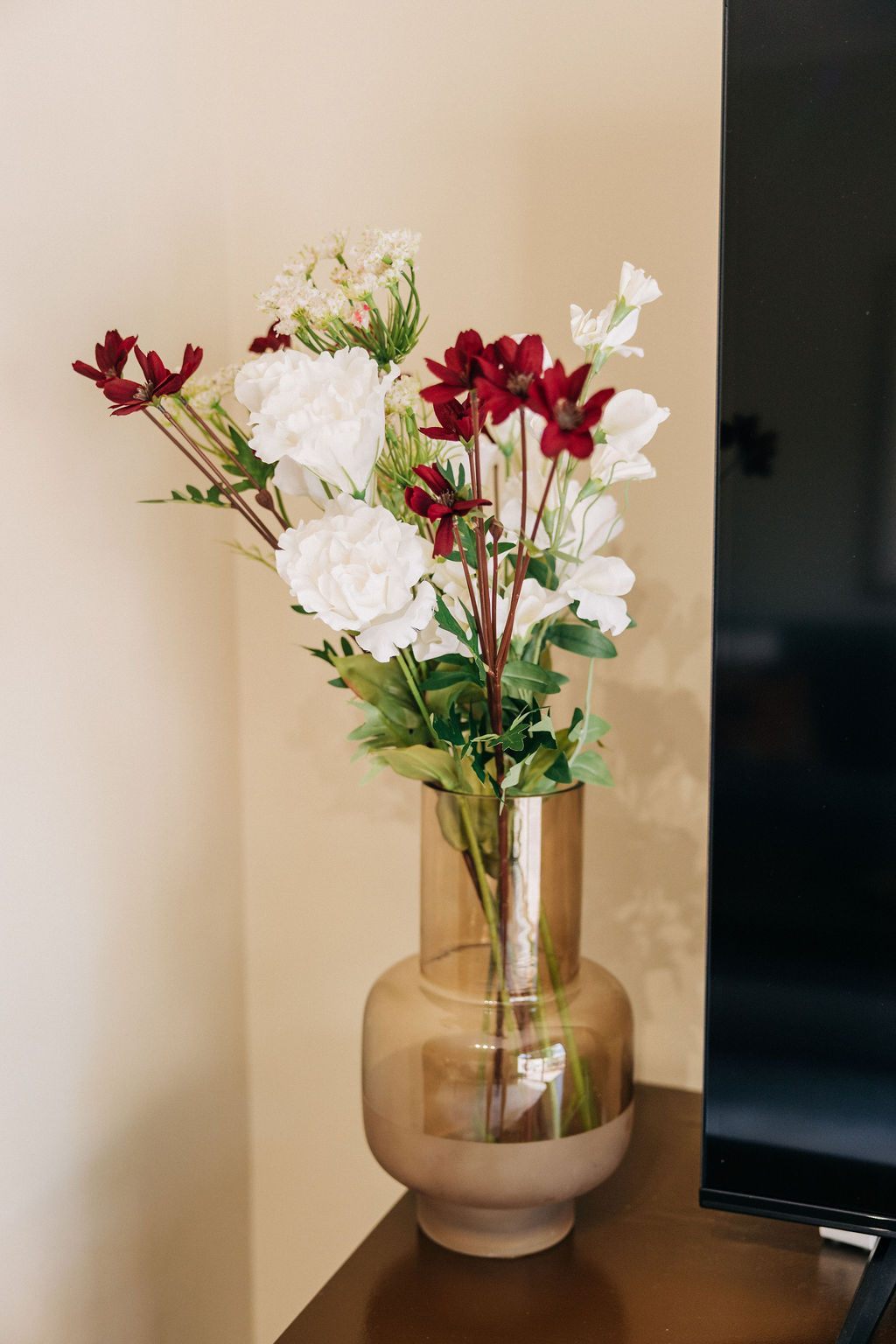 Flower arrangement in the living room